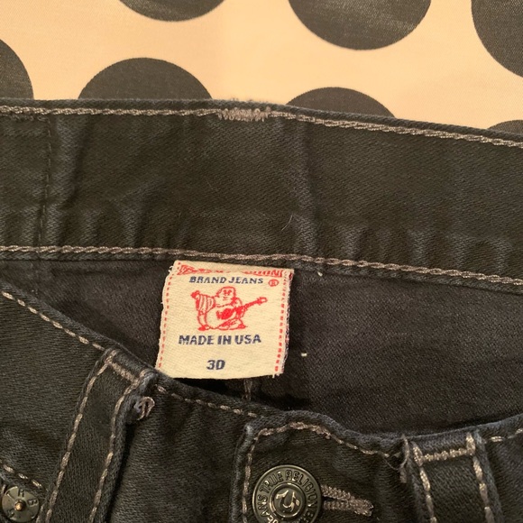 True Religion Ricky Big T size 30
Inseam 34”
Excellent Pre-owned Condition - Picture 11 of 13